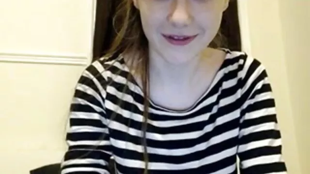 Hete porno Geen registratie  Brunette zwaait met haar amateur pornofilmpjes Kont, Masturbatie.