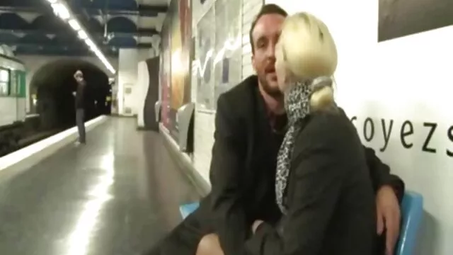 Hete porno Geen registratie  Brunette vingert haar pornofilms kim holland harige poesje.