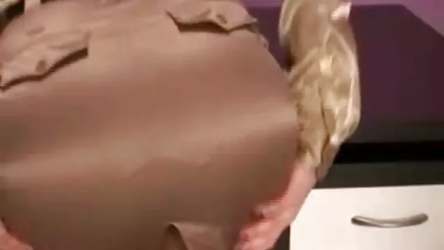 Hete porno Geen registratie  Een gratis pornofilm hd buur om seks te hebben met koppels die van elkaar houden.