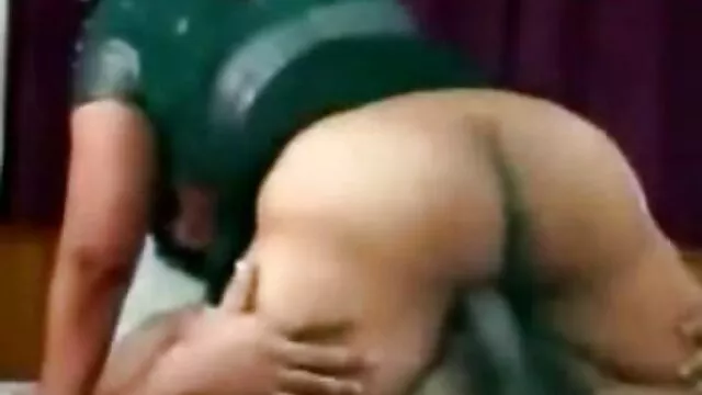 Hete porno Geen registratie  Verse gratisporno film borst en goede zuiging.