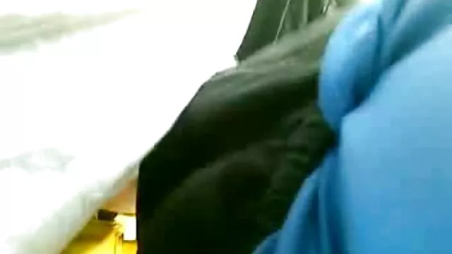 Hete porno Geen registratie  Foxi ' s krijgt een gratis porno taxi penis in beide gaten.