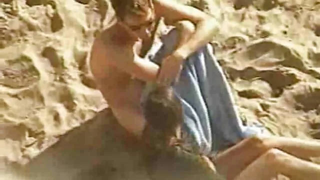 Hete porno Geen registratie  Fury springt rocco pornofilm op het lid en masturbeert met zijn voeten.