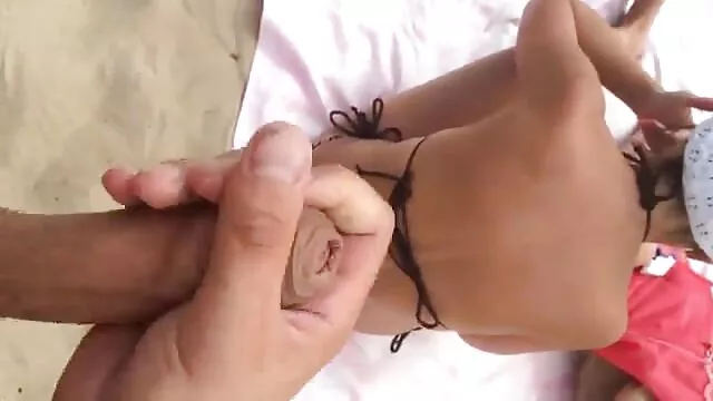 Hete porno Geen registratie  Hongaarse meisjes masturberen onder een berkenboom. porno pretpark