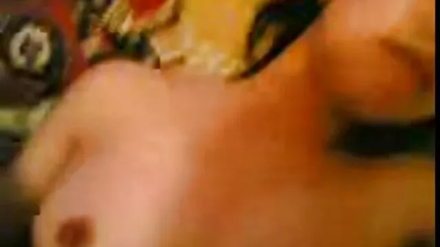 Hete porno Geen registratie  Verleidelijke tv-presentator van porno film met verhaal de lokale man.