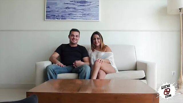 Hete porno Geen registratie  Lucie Wilde streelt zichzelf met een free online porno film fallus.