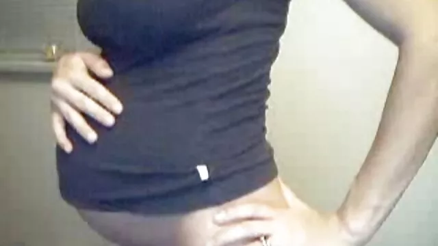 Hete porno Geen registratie  Jonge spinnen voor een sexpornofilms pijpbeurt.