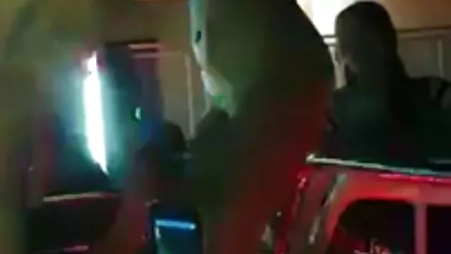 Hete porno Geen registratie  Met romantische pornofilm de auto vrijen.