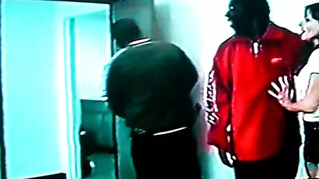 Hete porno Geen registratie  De Britten extreme pornofilms neuken een krullende zwarte vrouw.