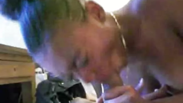 Hete porno Geen registratie  Een jong meisje kreunde gratis pornfilms uit de vibrator.