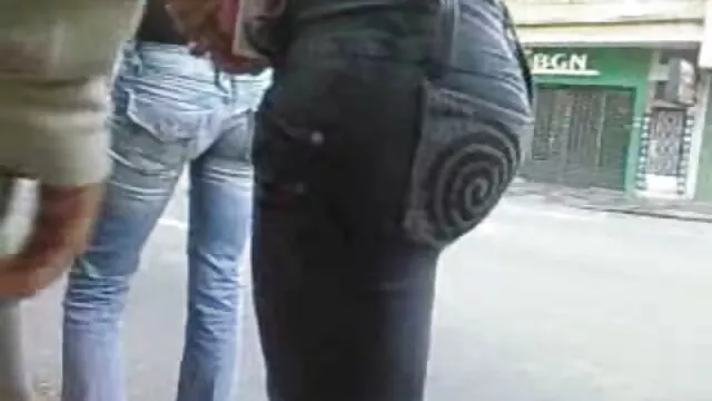 Porno Geen registratie  Het gratis porno grote borsten trio van meisjes die seks hebben met een man.