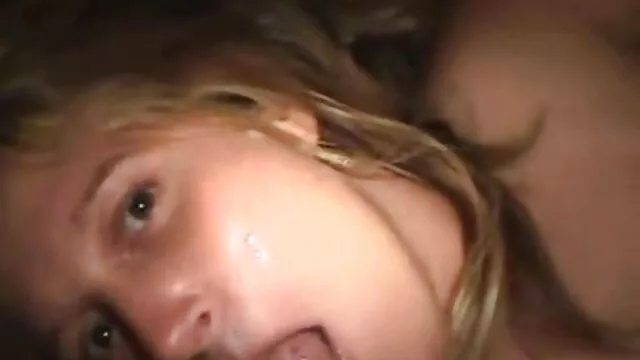 Hete porno Geen registratie  Het meisje voelde het lid een porno film tussen haar lippen.