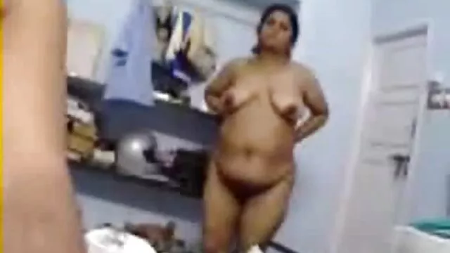 Hete porno Geen registratie  Masseur neukt tienerpornofilms bull met een enorme lul.