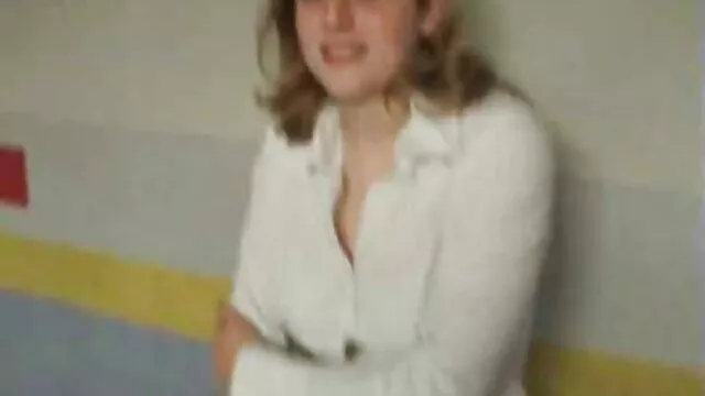 Hete porno Geen registratie  Gangbang nederlandsepornofilms mooie jonge prostituee.