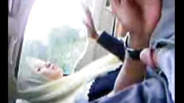 Hete porno Geen registratie  Brunette neukt en komt binnen. homopornofilm