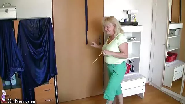 Hete porno Geen registratie  Mary ' s huis speelt met een vibrator. youtube pornofilmpjes