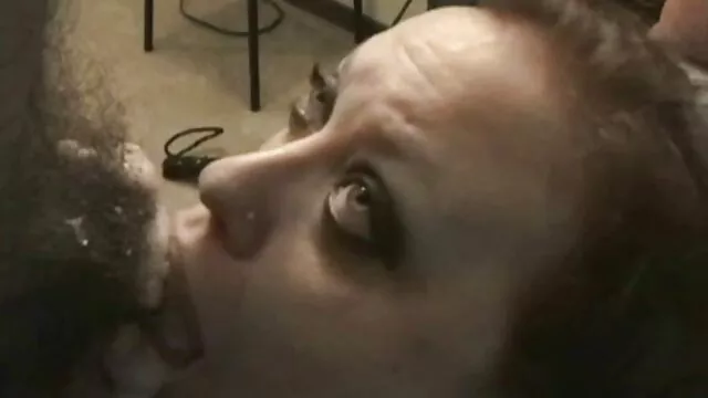 Hete porno Geen registratie  Russische modellen pijpen politie porno en geven toe op de parkeerplaats.