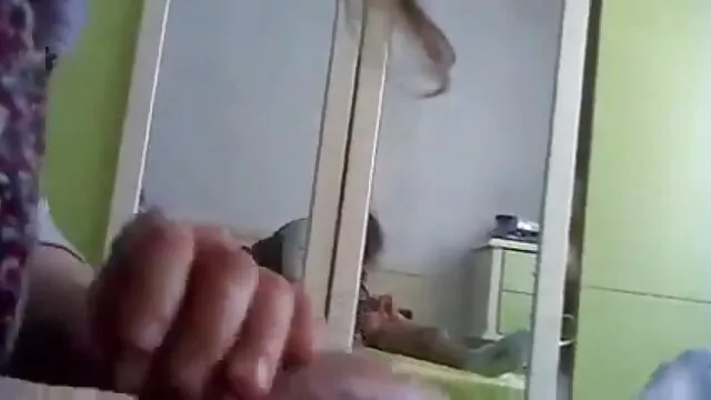 Hete porno Geen registratie  Stripper die granny pornofilms klanten bedient.