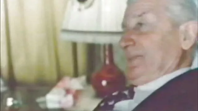 Hete porno Geen registratie  Blond toont borsten en engelse pornofilms chaotisch.
