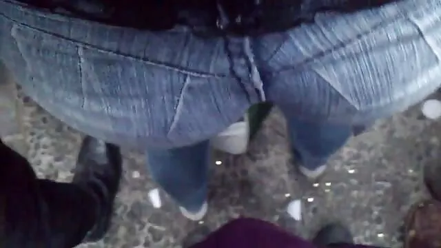 Hete porno Geen registratie  Russische bruinharige vrouw geeft zich over gratisporno films om haar kont te bakken.